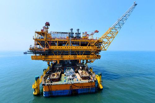 油价迎年内4连涨-海上采油平台准备恢复运营